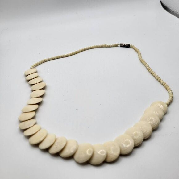 Vintage 60s Bakelite Ivory Celluloid graduated disc collar necklace 18.5" - Picture 2 of 4